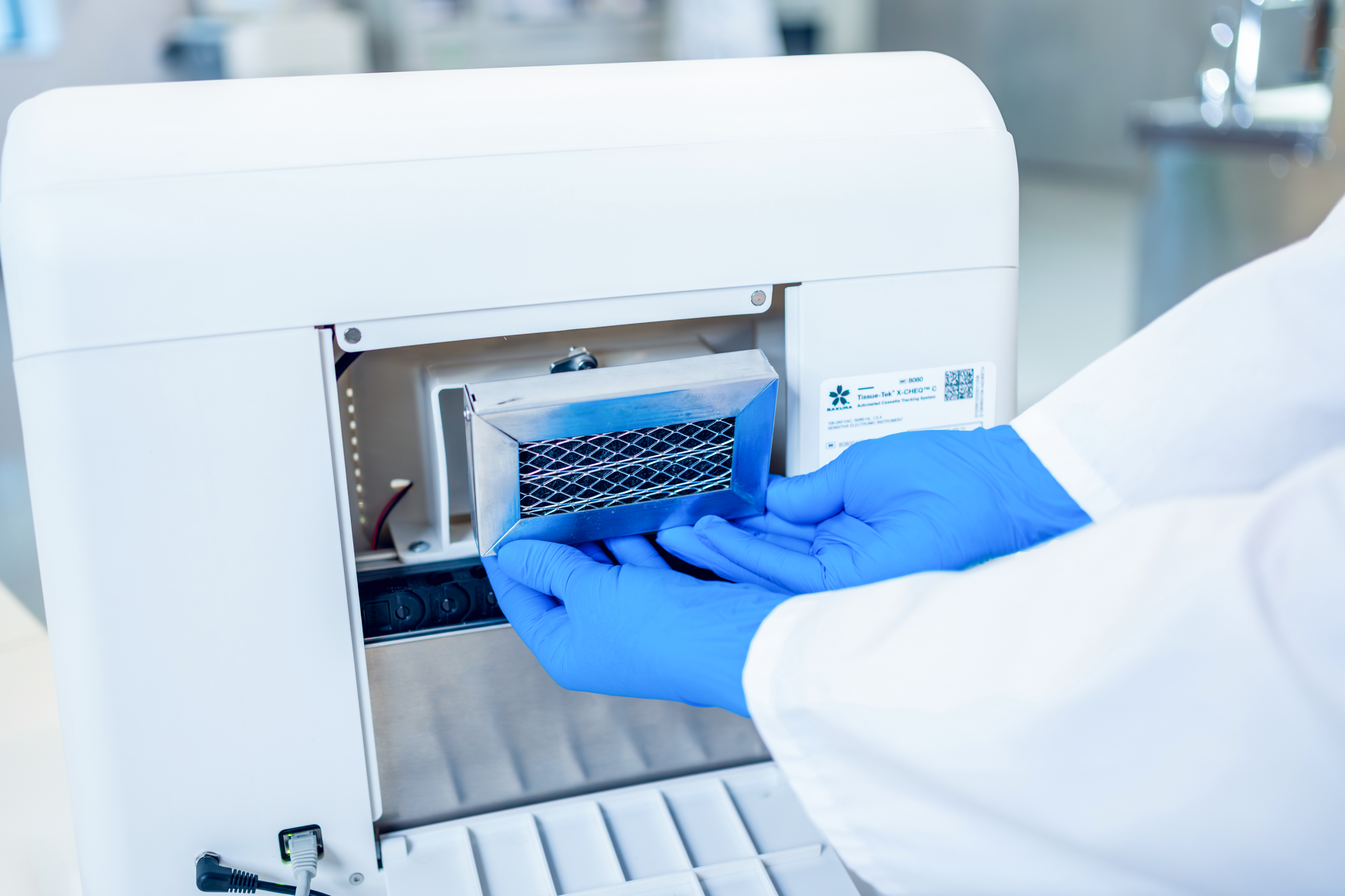 Tissue-Tek<sup>&reg;&nbsp;</sup>X-CHEQ<sup>&trade;&nbsp;</sup>C  Automated Cassette Tracking System